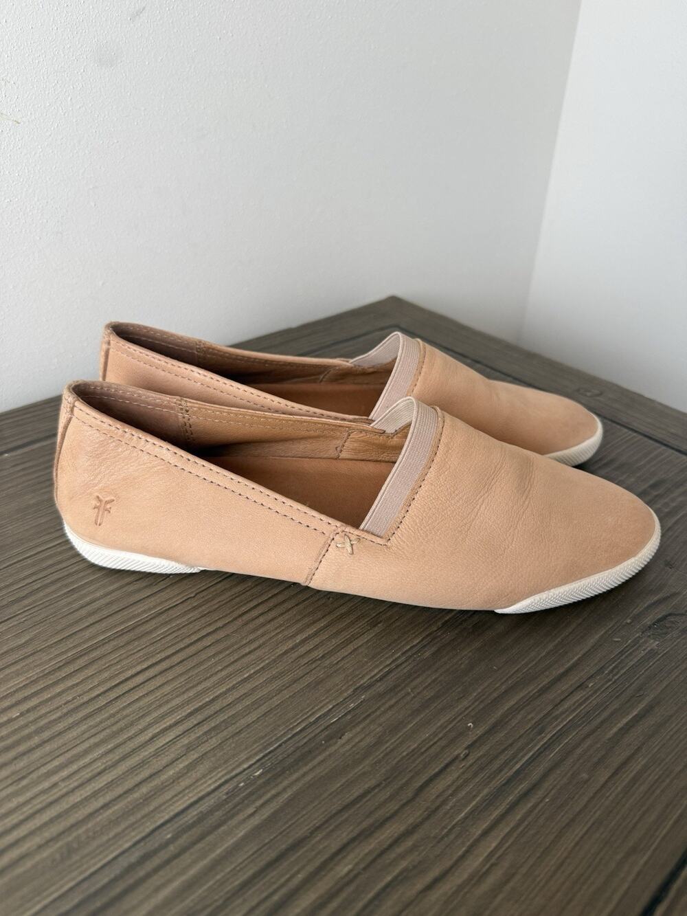 Frye Melanie Tan Leather Slip On Sneakers Womens Size 9 Low Top Flats Comfort